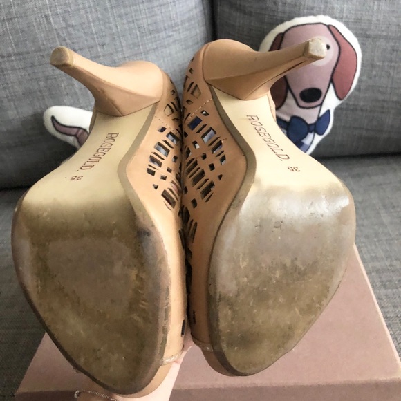 Beige sand color peep toe pumps - Picture 6 of 7